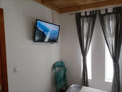 Una televisión o centro de entretenimiento en Las Palmas Central Rooms