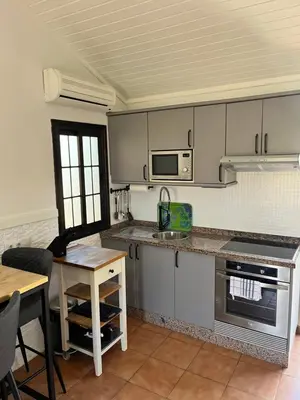 Una cocina o zona de cocina en Bungalow near Yumbo