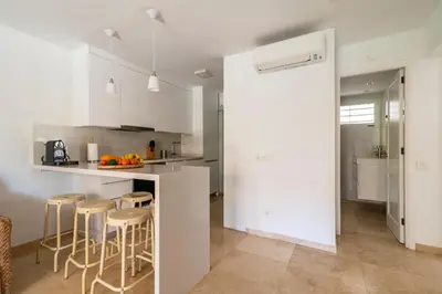 Una cocina o zona de cocina en Apartamento junto a la playa