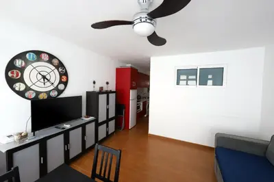 Una televisión o centro de entretenimiento en Confortevole appartamento playa del ingles