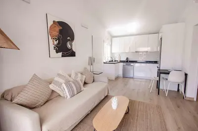 Una cocina o zona de cocina en Deluxe Los Porches - by Gestión Vacacional Canarias