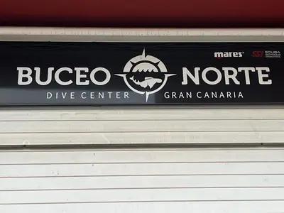 Certificado, premio, señal o documento que está expuesto en Acogedor apartamento con piscina yedae