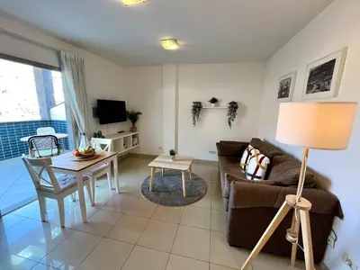 Una televisión o centro de entretenimiento en COSTA AZUL APARTMENTS - 2A