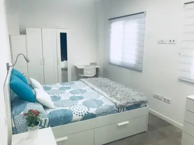 Cama o camas de una habitación en Modern Renovated 2 Bdrm - Las Canteras