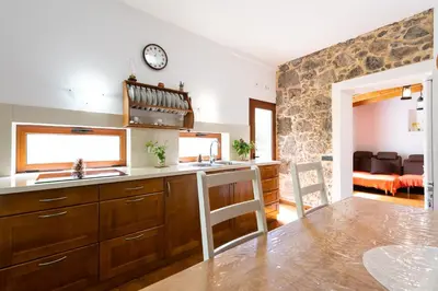 Una cocina o zona de cocina en Villa Canaria piscina jacuzzi jardín