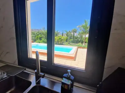 Piscina en o cerca de Casa con piscina privada y vistas