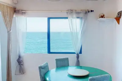 Plano de La casa con terraza privada sobre el mar