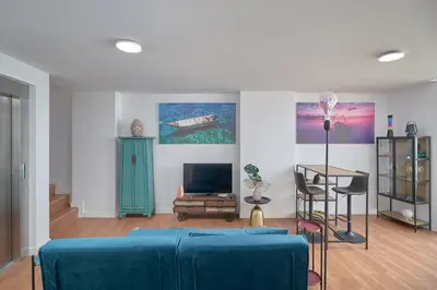Una televisión o centro de entretenimiento en Mary Sánchez Beach Apartments