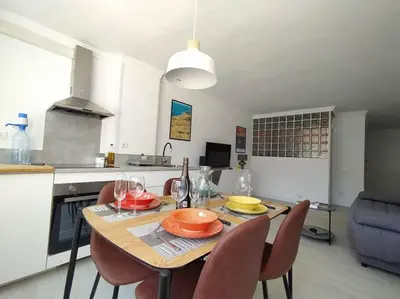 Una cocina o zona de cocina en Design flat in central place nhere Yumbo
