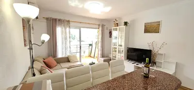 Una televisión o centro de entretenimiento en Bright Apartment Playa del Inglès