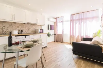Una cocina o zona de cocina en Sailor studio, 5 min to Jumbo