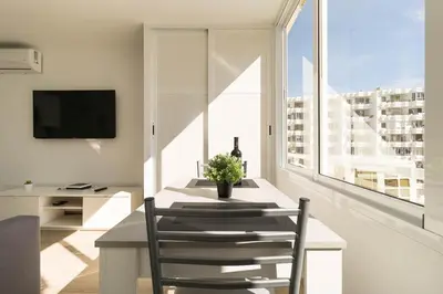 Una televisión o centro de entretenimiento en Seaview estudio