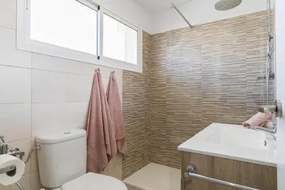 Un baño de La Hermosita