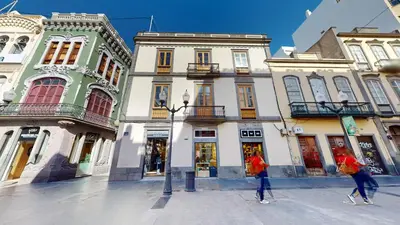 Clientes alojados en Triana Rooms EH