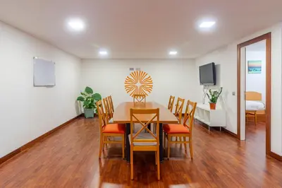 Una televisión o centro de entretenimiento en Villa Al Alba