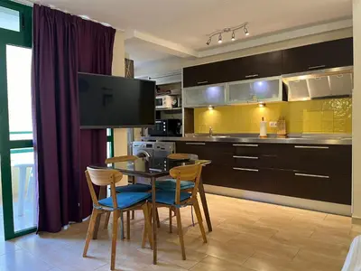Una cocina o zona de cocina en CERCA PLAYA - 6 PERSONAS - IDEAL FAMILIAS