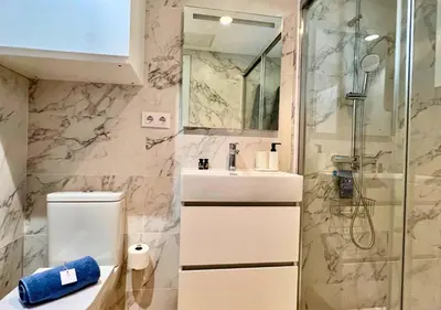 Un baño de Apartamento renovado cerca de la playa