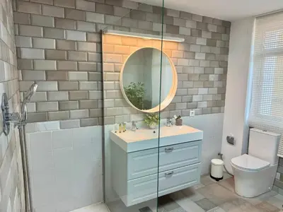 Un baño de Las Brisas 2 by SunHousesCanarias