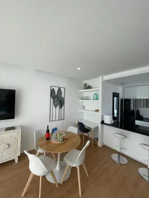Una televisión o centro de entretenimiento en C-10 Vegueta Apartment - Private Rooftop Pool