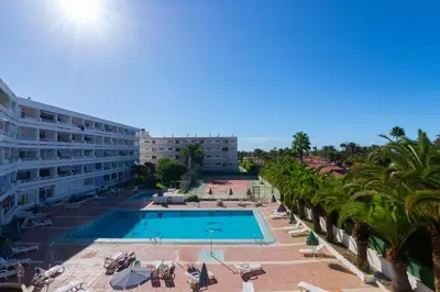 Piscina en o cerca de OASIS PLAYA DEL INGLES 324 by Homestaygrancanaria