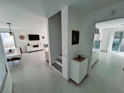 Una televisión o centro de entretenimiento en Malibú Mogán Secret Pool Villa - Piscina privada y climatizada - Exclusive Heated Pool