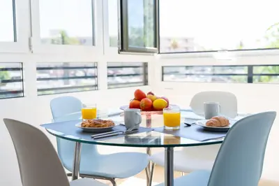 Comida en o cerca de este apartamento