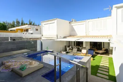 Un balcón o terraza de Villa Atlantis - San Agustín
