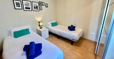 Cama o camas de una habitación en Spacious House with Pool Views and BBQ, Eternal Summer Serenity