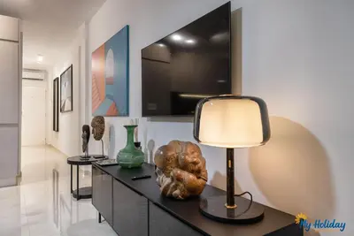Una televisión o centro de entretenimiento en Mountain & Ocean Oasis