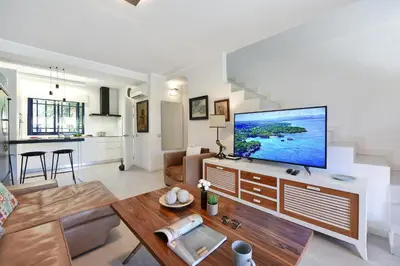 Una televisión o centro de entretenimiento en Blue Bay 153 by VillaGranCanaria