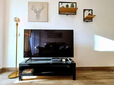 Una televisión o centro de entretenimiento en Un pisito en Maspalomas