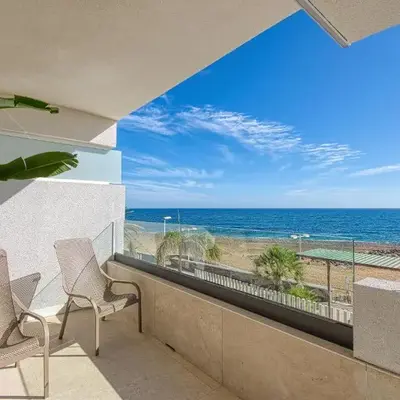 RELAXIA BEVERLY SUITES