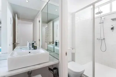 Un baño de Gold By Marina - Adults only