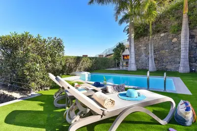 Piscina en o cerca de Villa Sol 13 by VillaGranCanaria
