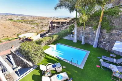 Piscina en o cerca de Villa Sol 13 by VillaGranCanaria