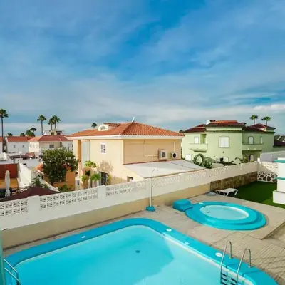 Blue Ski 6 by Homestaygrancanaria