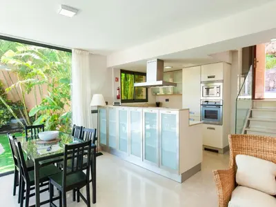 Una cocina o zona de cocina en Birdie 13 by VillaGranCanaria