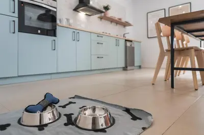 Una cocina o zona de cocina en El Submarino Coastal Home