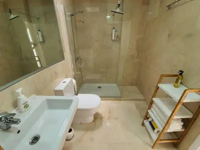Un baño de Ocean Apartment Tauro, Fast WI-FI, Pool, Terrace