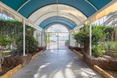 Plano de Floral Home - Large Private Terrace with Pool