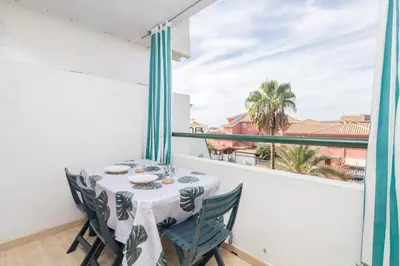Un balcón o terraza de Floral Home - Large Private Terrace with Pool