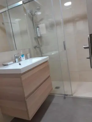 Un baño de Central City Atic