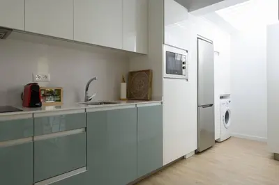 Una cocina o zona de cocina en Villa Guerrero - Terraza y acceso a piscina común