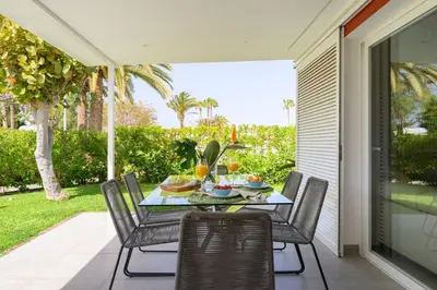 Jardín al aire libre en Villa Guerrero - Terraza y acceso a piscina común