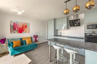 Una cocina o zona de cocina en Chic & Stylish near Yumbo