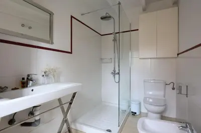 Un baño de Pool Suite Carmen