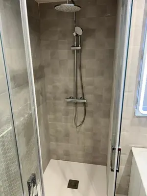 Un baño de Yumbo-Europa Apartamentos