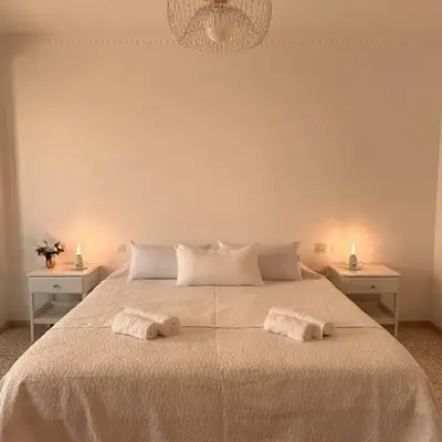 Ten Minutes From Airport - 2
