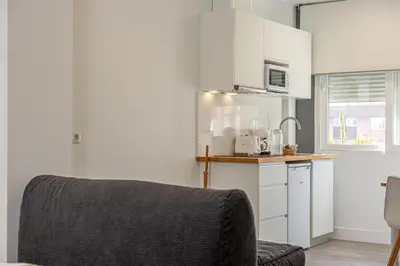 Una cocina o zona de cocina en Bambú Suites Vegueta Alquiler por Habitación