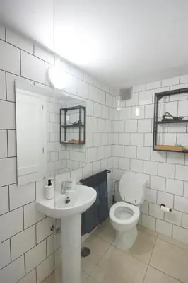Un baño de Two bedrooms apartment close to airport